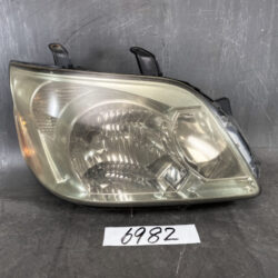 TOYOTA NOAH / AZR60 Genuine HID Headlight / KOITO 28-181 / Right Side x1