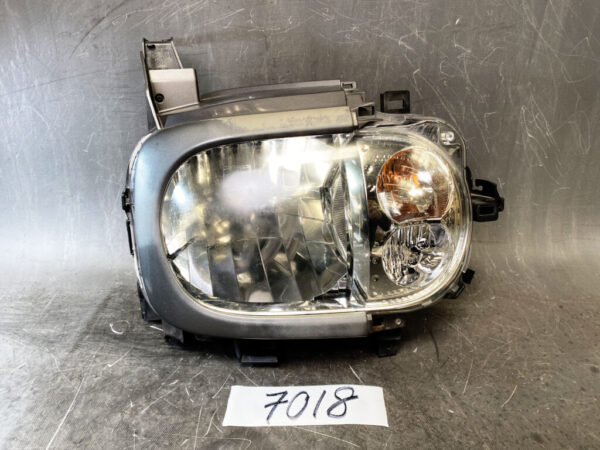 NISSAN CUBE / Z11 Genuine Headlight / ICHIKOH 1801 / Right Side x1 » JDM-PARTS NZ