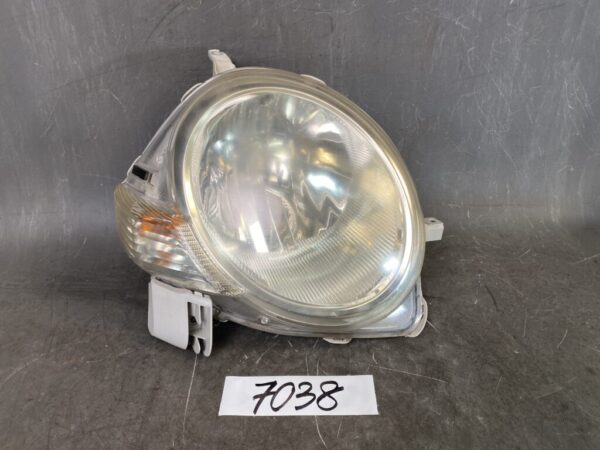 TOYOTA SIENTA / NCP81 Genuine Headlight / KOITO 52-171 / Right Side x1 » JDM-PARTS NZ