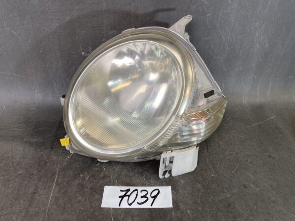 TOYOTA SIENTA / NCP81 Genuine Headlight / KOITO 52-171 / Left Side x1 » JDM-PARTS NZ