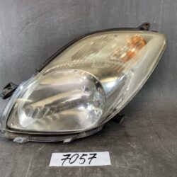 TOYOTA VITZ / SCP90 Genuine HID Headlight / ICHIKOH 52-183 / Left Side x1