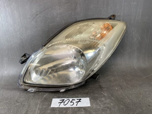 TOYOTA VITZ / SCP90 Genuine HID Headlight / ICHIKOH 52-183 / Left Side x1 » JDM-PARTS NZ