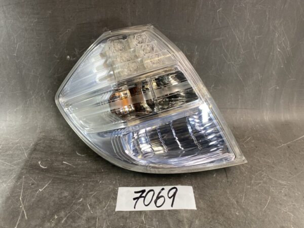 HONDA FIT HV / GP1 Genuine Taillight / STANLEY P9883 L / Light Side x1 » JDM-PARTS.co.nz