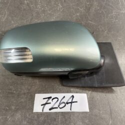 TOYOTA VITZ SCP90 KSP90 NCP90 NCP91Genuine Door Mirror / K83 RHD-R / Right Side x1