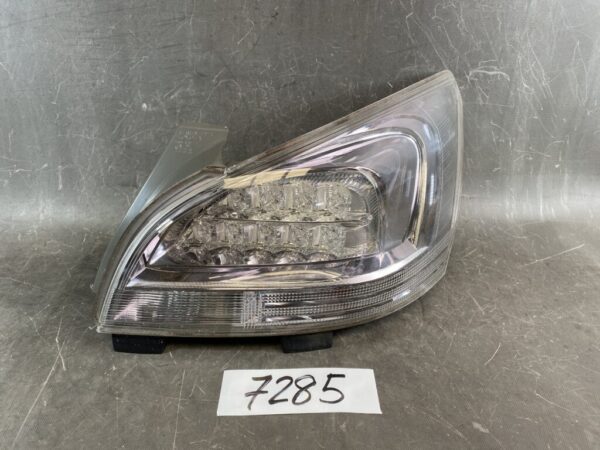 TOYOTA MARK X ZIO ANA10 Genuine Taillight / STANLEY 72-4 / Right Side x1 » JDM-PARTS NZ