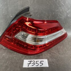 NISSAN TEANA J32 PJ32 TNJ32 Genuine Taillight / STANLEY P7271 R / Right Side x1