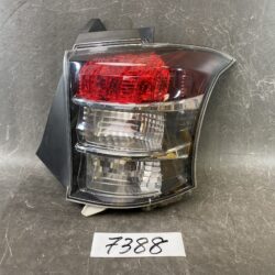 TOYOTA IQ KGJ10 NGJ10 Genuine Taillight / ICHIKOH 74-8 / Right Side x1