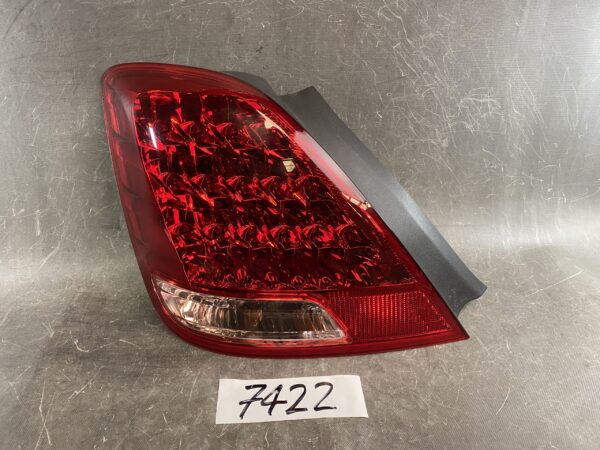 TOYOTA CROWN MAJESTA UZS186 Genuine Taillight / ICHIKOH 30-318 / Left Side x1 » JDM-PARTS NZ