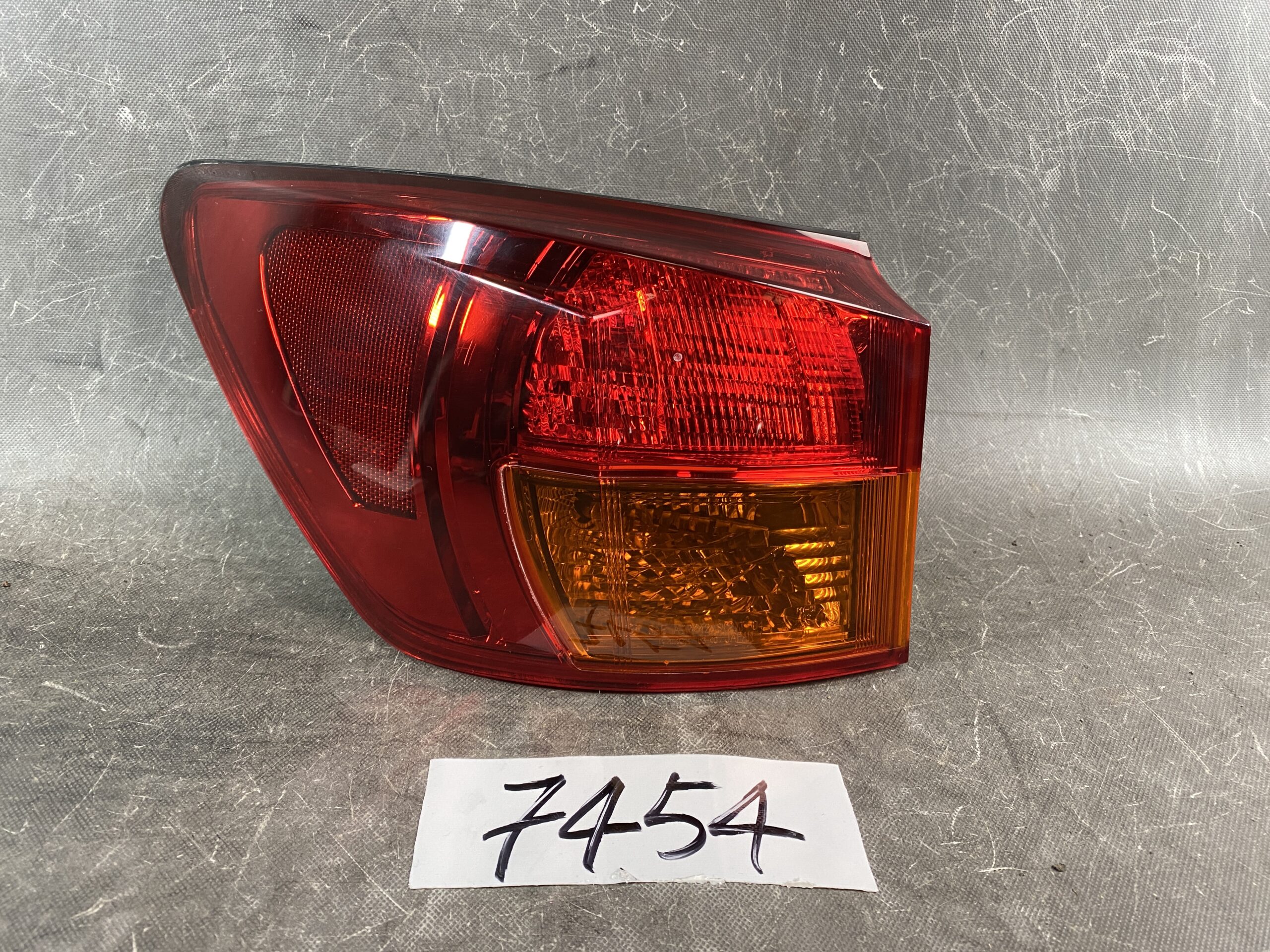 LEXUS IS IS250 IS350 GSE20 GSE21 GSE31 GSE35 AVE30 Genuine Taillight /  ICHIKOH 53-40 / Left Side x1
