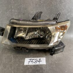 TOYOTA bB QNC20 QNC21 QNC25 Genuine HID Headlight / KOITO B1-2 / Left Side x1