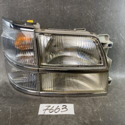 NISSAN ELGRAND E50 APE50 APWE50 Genuine Headlight / KOITO 110-24726 / Right Side x1