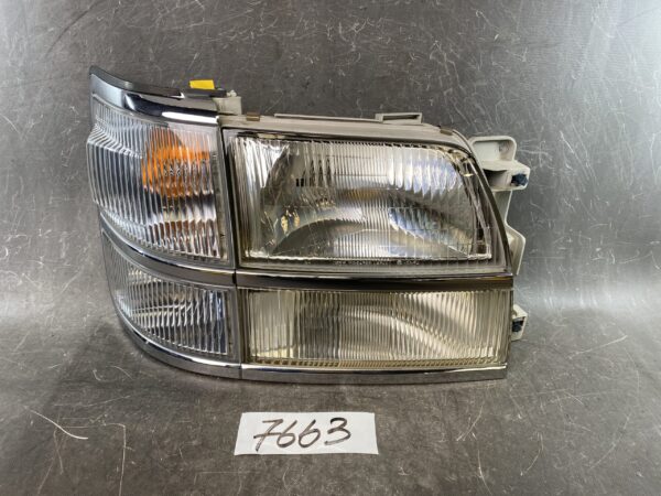 NISSAN ELGRAND E50 APE50 APWE50 Genuine Headlight / KOITO 110-24726 / Right Side x1 » JDM-PARTS NZ