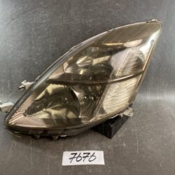 TOYOTA ｱｲｼｽ ANM10 Genuine HID Headlight / STANLEY 44-61 L / Left Side x1