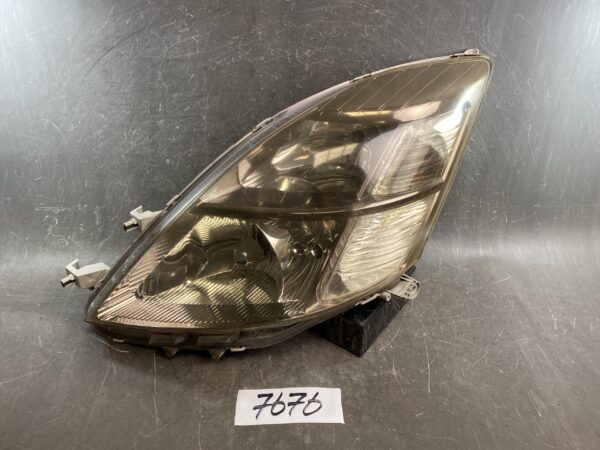 TOYOTA ｱｲｼｽ ANM10 Genuine HID Headlight / STANLEY 44-61 L / Left Side x1 » JDM-PARTS NZ