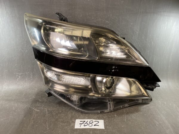 TOYOTA VELLFIRE ANH20 ANH25 GGH20 GGH25 Genuine HID Headlight / ICHIKOH 58-23 / Right Side x1 » JDM-PARTS NZ