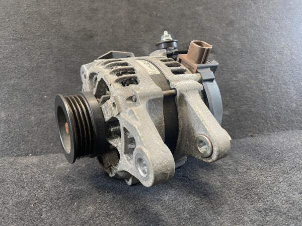 Genuine Alternator TOYOTA 1NZFE / 27060-21200 / 104210-9551 » JDM-PARTS NZ