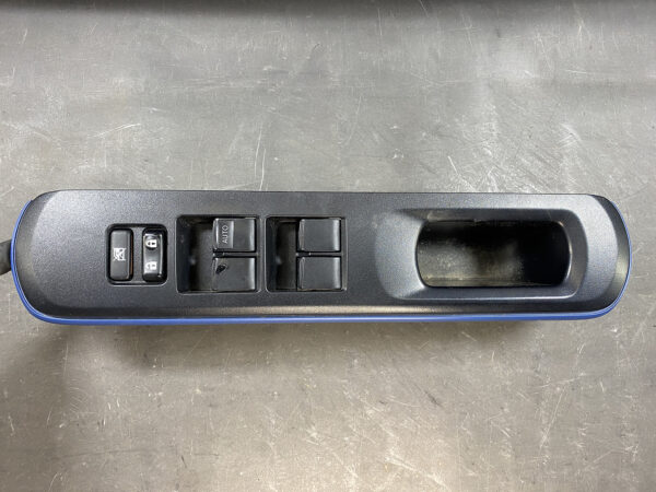 Power Window Switch TOYOTA AQUA NHP10 / 946-1D37 / Master / Driver DOOR » JDM-PARTS.co.nz