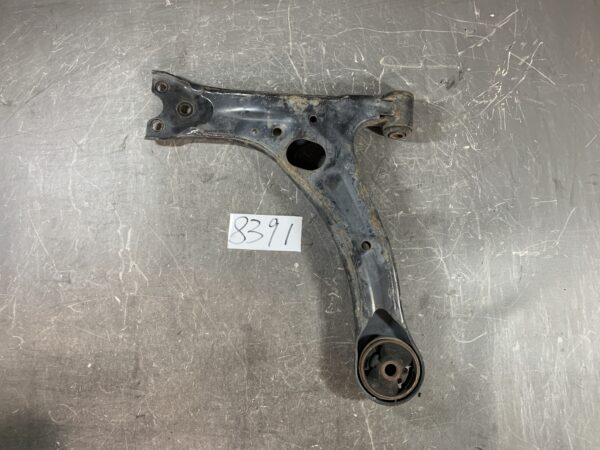 Used TOYOTA PRIUS NHW20 Front Right Lower Arm » JDM-PARTS NZ