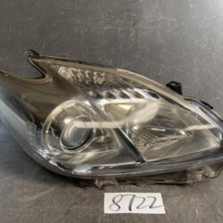 TOYOTA PRIUS ZVW30 ZVW35 Genuine Headlight KOITO 47-29 Right Side x1