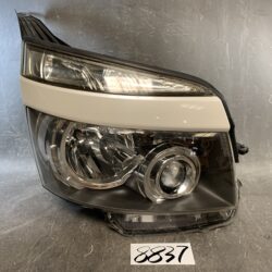 TOYOTA VOXY ZRR70 ZRR75 Headlight KOITO 28-202 Right Side x1